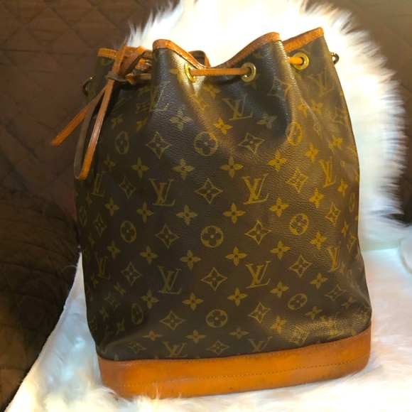 Louis Vuitton Handbags - Louis Vuitton Monogram Noe Shoulder Bag
